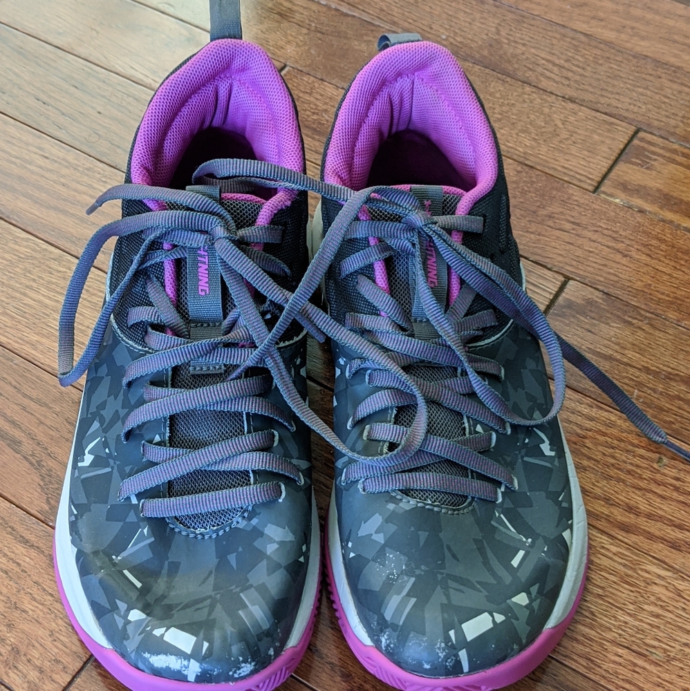 Girl's Under Armour basketball sneakers